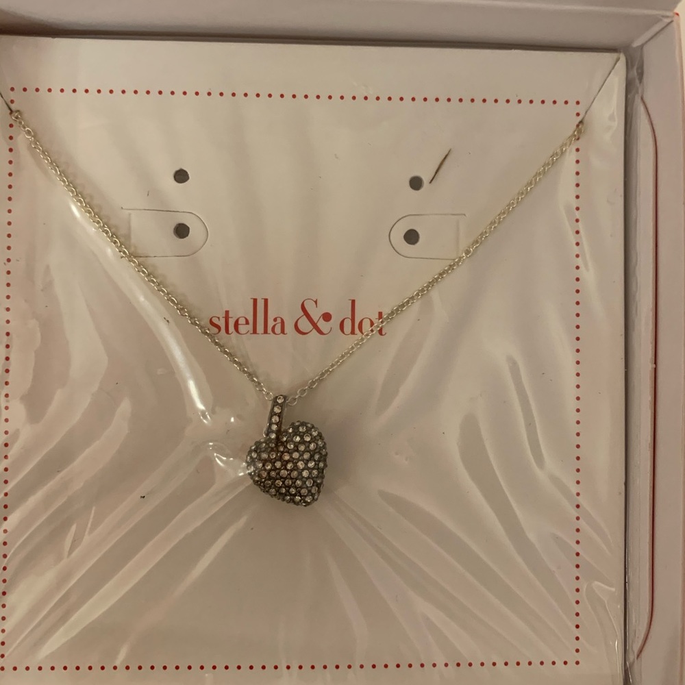 Stella & Dot Amour Pendant